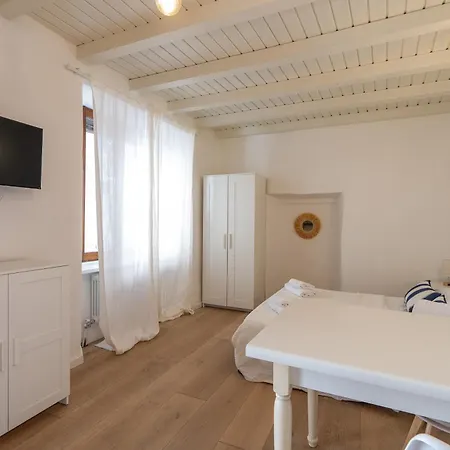 Breva E Tivano Apartment
